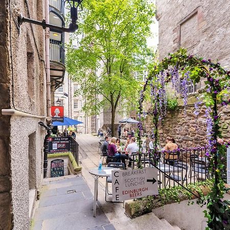 Unique 2 Bedroom Castle Suite Apartment - Near Edinburgh Castle & Royal Mile エクステリア 写真