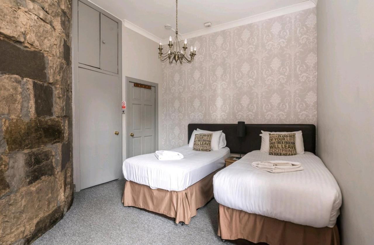 Unique 2 Bedroom Castle Suite Apartment - Near Edinburgh Castle & Royal Mile エクステリア 写真