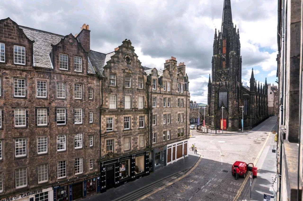 Unique 2 Bedroom Castle Suite Apartment - Near Edinburgh Castle & Royal Mile エクステリア 写真