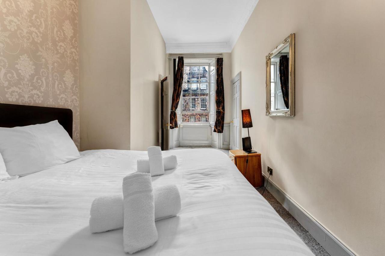 Unique 2 Bedroom Castle Suite Apartment - Near Edinburgh Castle & Royal Mile エクステリア 写真