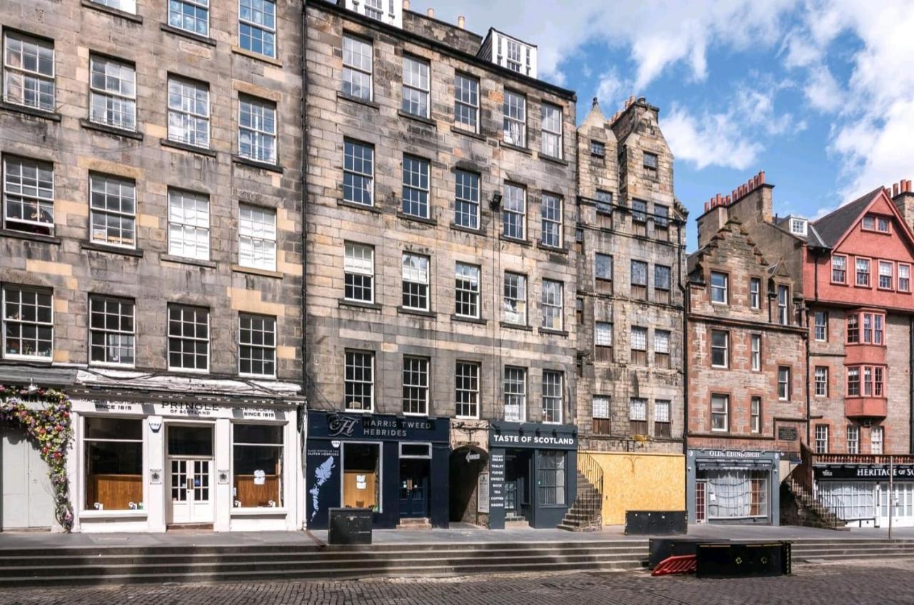 Unique 2 Bedroom Castle Suite Apartment - Near Edinburgh Castle & Royal Mile エクステリア 写真