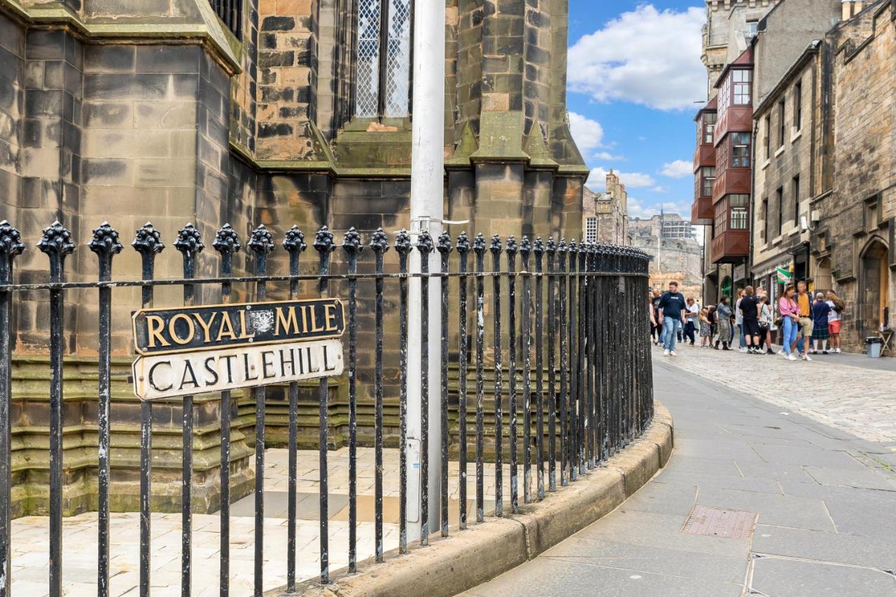 Unique 2 Bedroom Castle Suite Apartment - Near Edinburgh Castle & Royal Mile エクステリア 写真