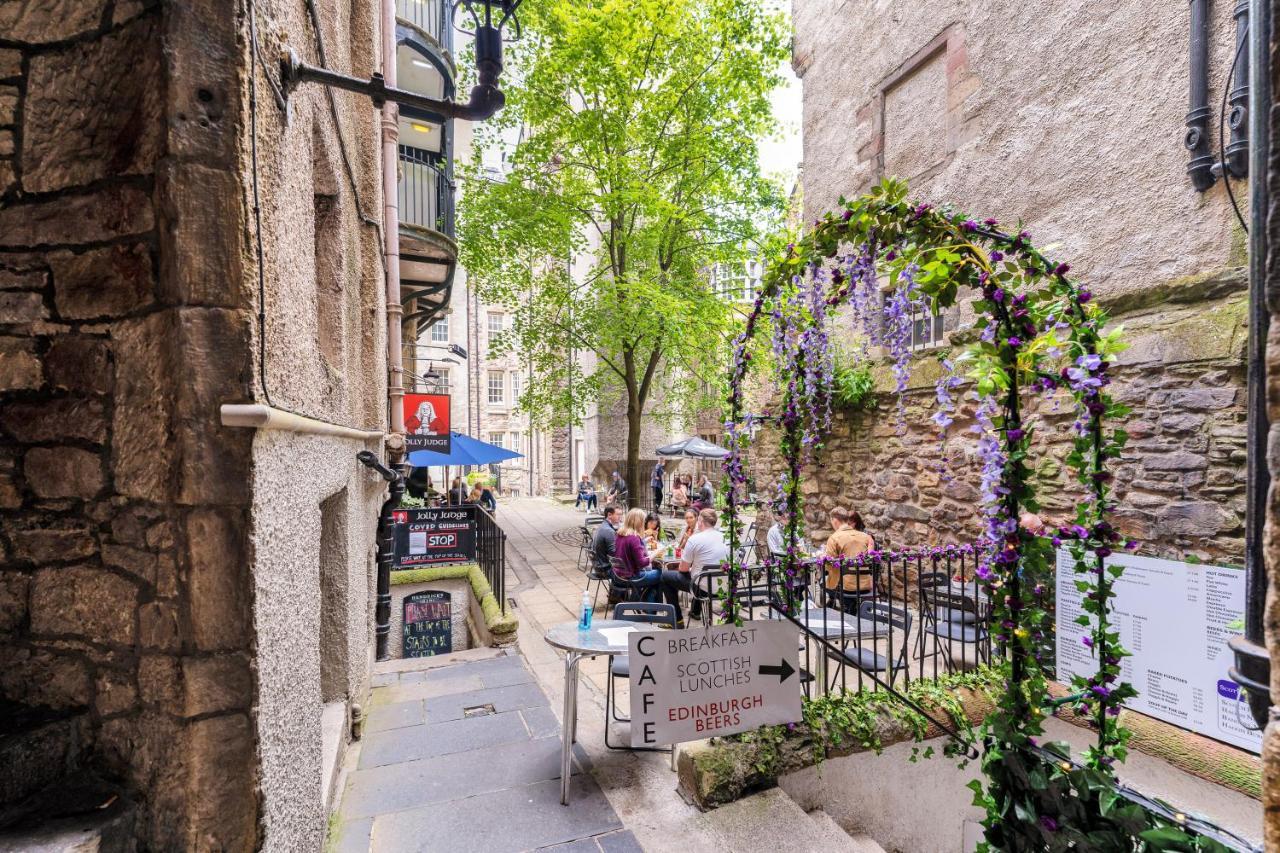 Unique 2 Bedroom Castle Suite Apartment - Near Edinburgh Castle & Royal Mile エクステリア 写真