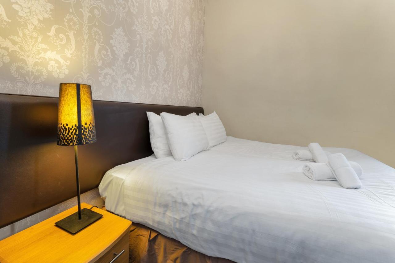 Unique 2 Bedroom Castle Suite Apartment - Near Edinburgh Castle & Royal Mile エクステリア 写真